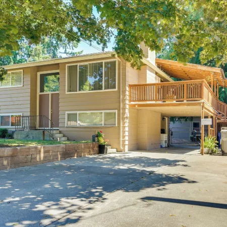 4 Mi to Waterfront & Wineries! Quiet Getaway