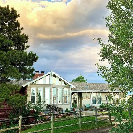 Country Living for Grandparents, Travel Nurses and Execs!