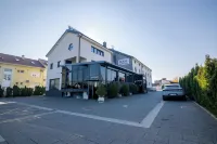 Royal Airport Hotel - parking
