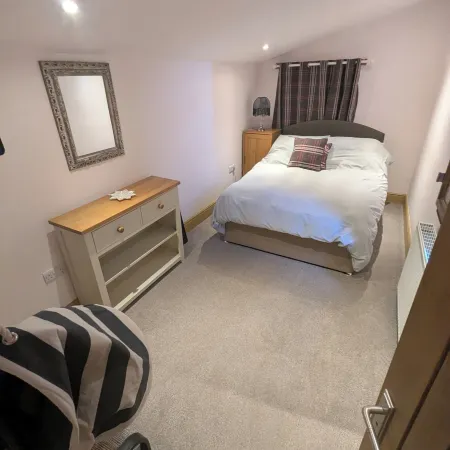 Cozy Cottage Close to Haworth Sleeps 2 with Garden
