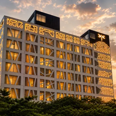 Dragonfly Hotel- the Art Hotel Отели рядом с достопримечательностью «Пляж Версова»