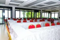 The Golden Rays Resort - 3-Star