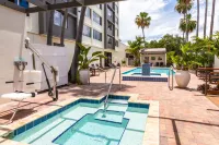 Holiday Inn TAMPA WESTSHORE - AIRPORT AREA by IHG - Bathtub