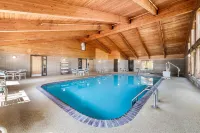 AmericInn by Wyndham Bemidji - مسبح