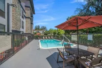 Hampton Inn Oakland/Hayward - Pools