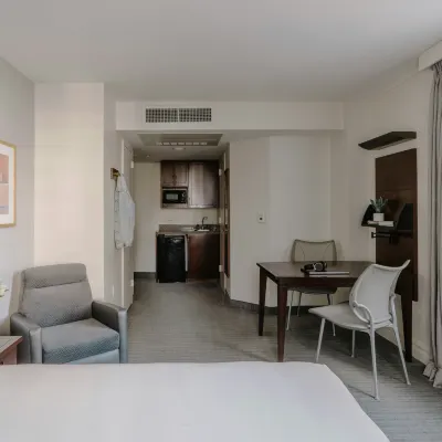Club Quarters Hotel in Houston Hotels near Wortham Center