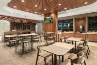 SpringHill Suites Milwaukee West/Wauwatosa - parking
