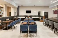 Delta Hotels Grande Prairie Airport - فطور