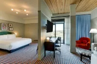 Trilogy Hotel Montgomery, Autograph Collection - parking