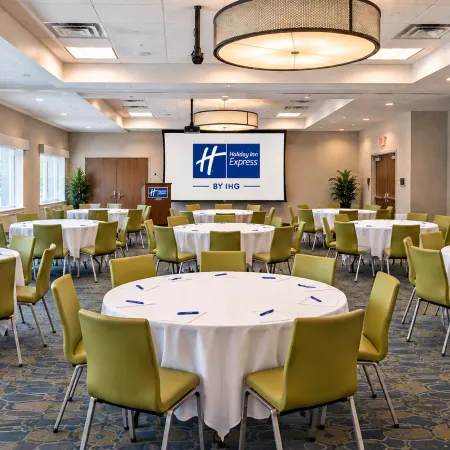 Holiday Inn Express & Suites BOISE AIRPORT by IHG
