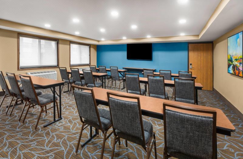 AmericInn by Wyndham Mankato Event Center photo 5