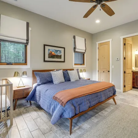 Near Trails, Skiing & Nau! Family-ready Home