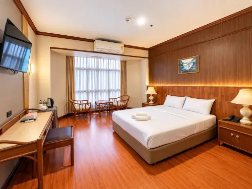 Lert Thani Hotel Suphanburi Province - parking