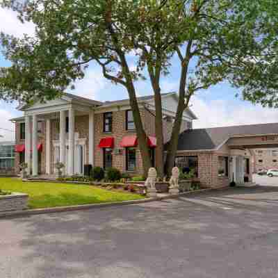 Econo Lodge Hotel Exterior