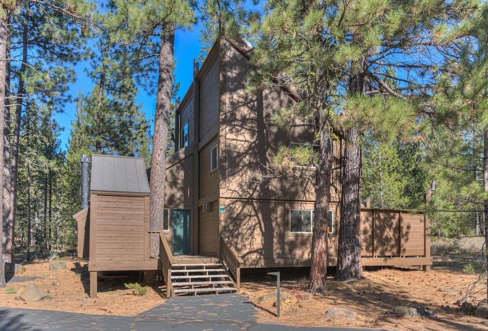 Flower Power Farm 3 bdrm, 2 bth home, Amazing Views, Privacy, Relaxation - Housity