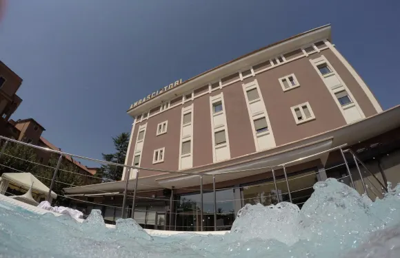 安巴西亞託裏廣場酒店