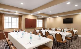 Microtel Inn & Suites by Wyndham Zephyrhills