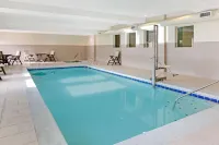 La Quinta Inn & Suites by Wyndham Lancaster - Pools
