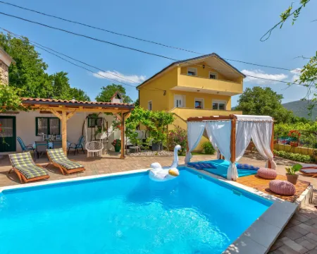 Villa Anđelika Hotéis em Drivenik