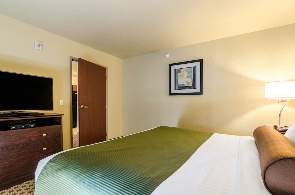 Cobblestone Inn & Suites - Cambridge