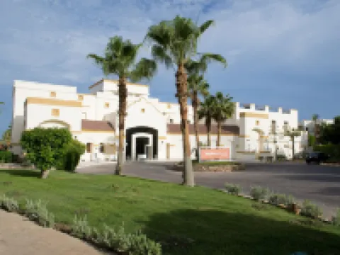 Amphoras Blu Ultra-AI Adults Friendly 鄰近Old Market的酒店