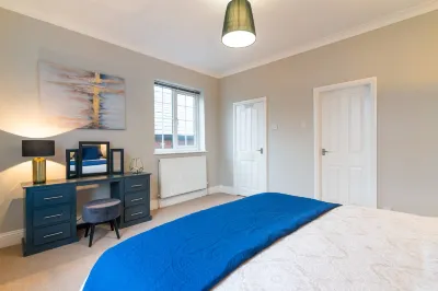 Modern Living 2 Bedroom Apartment South Wilmslow Hotels near The Unitarian Meeting House