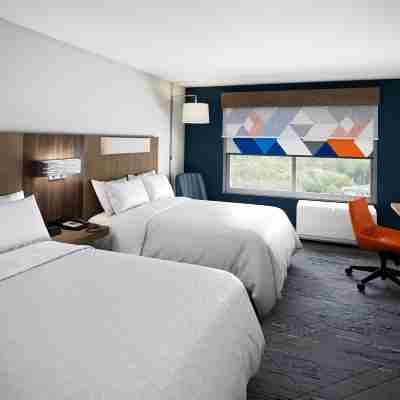 Holiday Inn Express & Suites Lumberton Rooms