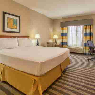 Holiday Inn Express & Suites MANTECA CITY CENTER by IHG Rooms