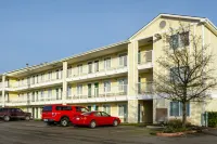 HomeTowne Studios Salem, or Hotels in Keizer