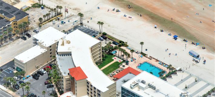 โรงแรม ฮอลิเดย์ อินน์ แอนด์ สวีทส์ Daytona Beach on the Ocean บาย IHG โรงแรมในเดย์โทนาบีช