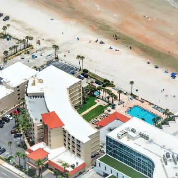 Holiday Inn & Suites 代託納比奇上的海洋 鄰近Beach at Daytona Beach的酒店