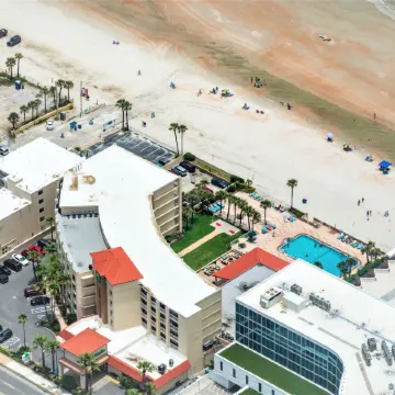Holiday Inn & Suites DAYTONA BEACH ON THE OCEAN by IHG Отели рядом с достопримечательностью «Выставочный и конгресс-центр Ocean Center»
