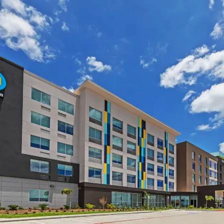Tru by Hilton Laredo Airport