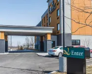 Quality Inn & Suites Kingston - parking