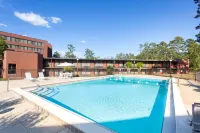 Days Inn & Suites by Wyndham Tallahassee Conf Center I-10 - familiares