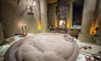 Elika Cave Suites & Spa