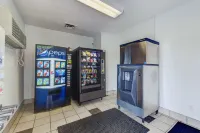 Travelodge by Wyndham Norfolk Airport - 2-Star