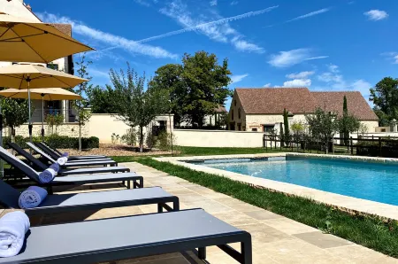 Domaine de Rymska & Spa - Relais & Châteaux Отели в г. Сен-Леже-Сюр-Дён