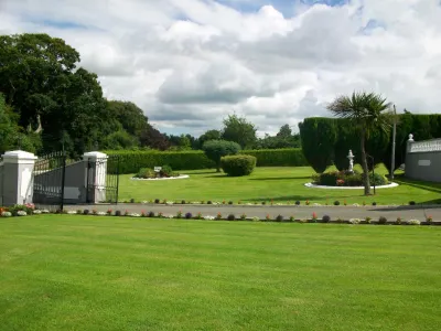 Greenacres Hotels near super valu firhouse