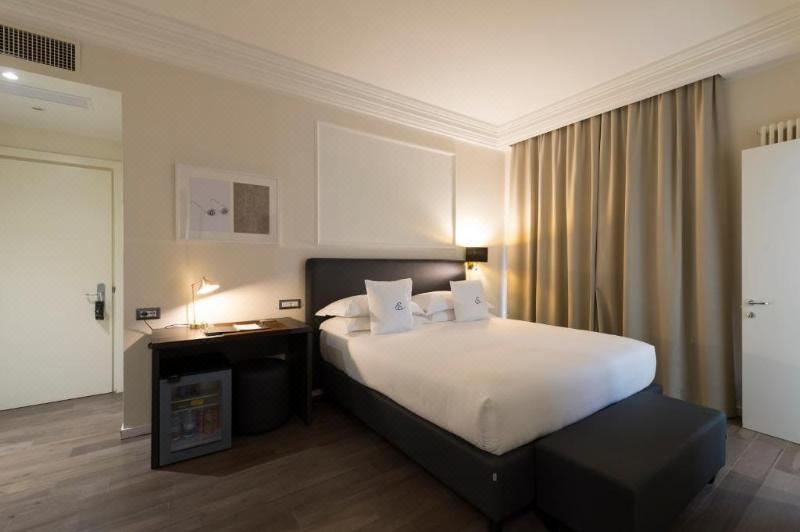 ELIZABETH LIFESTYLE HOTEL-Bologna Updated 2022 Room Price-Reviews & Deals |  Trip.com
