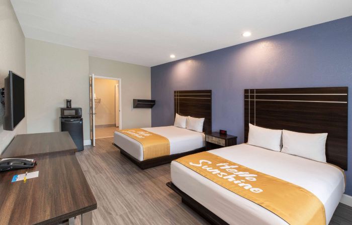 Days Inn & Suites by Wyndham la Porte