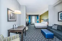Holiday Inn Express & Suites Charleston Arpt-Conv Ctr Area