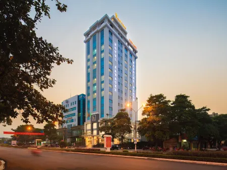 Royal Palace Hotel Отели в г. Туенкуанг