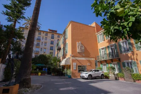 Hôtel Restaurant Oasis Отели рядом с достопримечательностью «Университет Кот д'Азур - Кампус Тротаба»