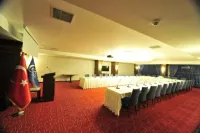 Grand Cenas Hotel - 4-Star
