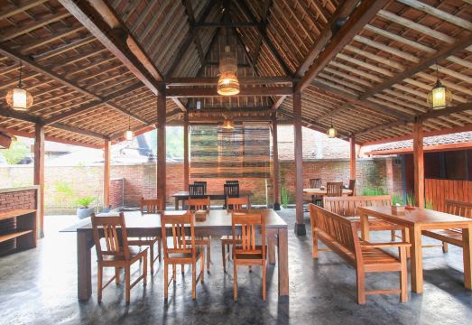 와히드 보로부두르 외관