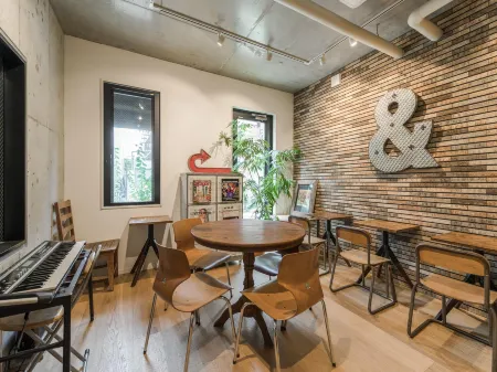 Kangaroo Hotel Side B Отели рядом со станцией Ниппори