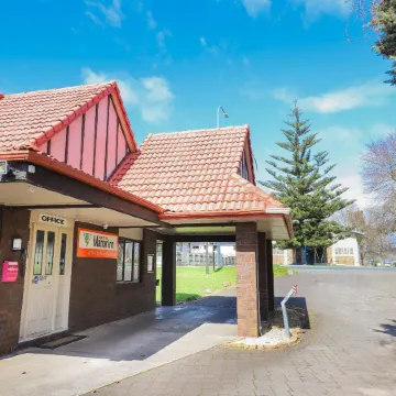 Airport Manor Inn Отели рядом с достопримечательностью «Мангер»