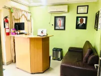 De Lawrence Court and Suites