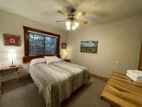 Opossum Creek Retreat Hotels in Lansing